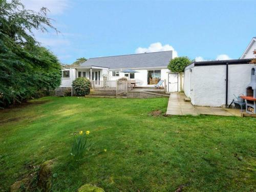 Modern Holiday Home In Llanbedrog With Private Garden