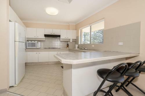 Lakeshore Apartments - Unit 5