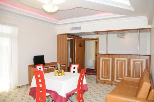 River Side Hotel