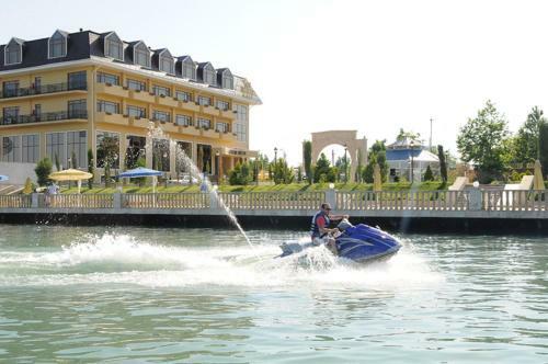 River Side Hotel