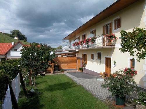 Weinbau Winzerzimmer Veronika Und Alfred Kl�ckl