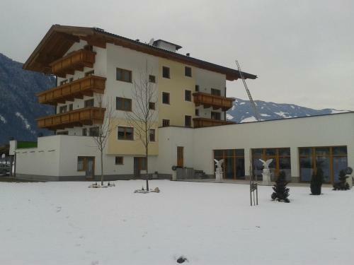 Agroturismo Apparthotel Stoanerhof