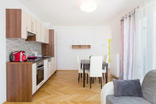 Sas-niccy Apartments