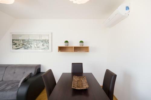 Sas-niccy Apartments