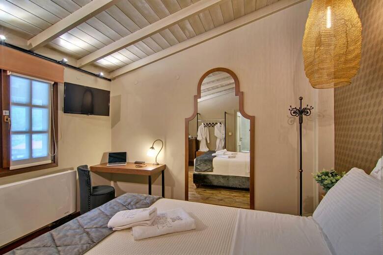 Hotel Frontzou Politia