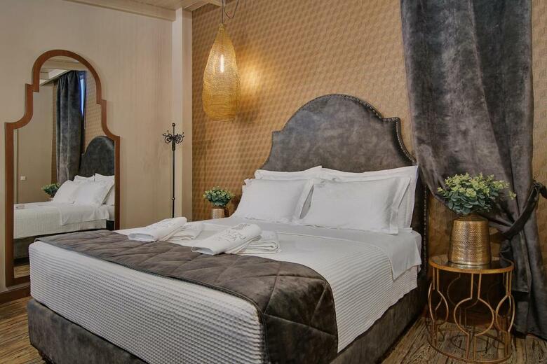 Hotel Frontzou Politia