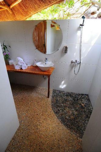 Hotel Cashew Grove Beach Resort