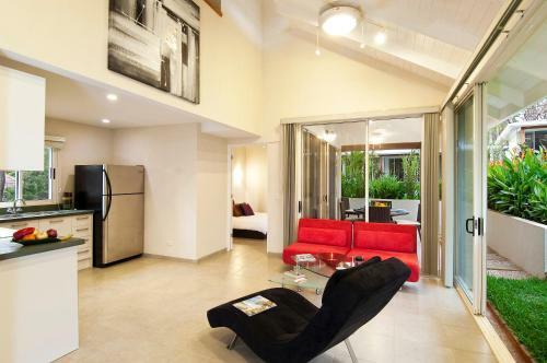 The Breeze Hotel & Villas