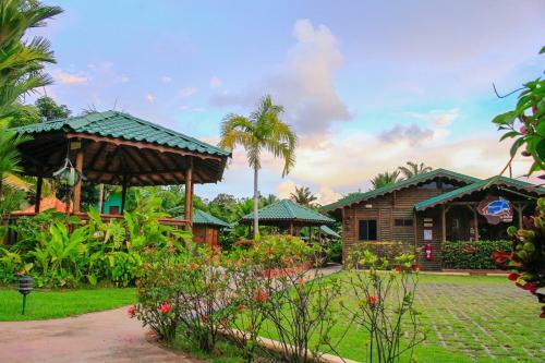 Lodge Bungalows Ballena