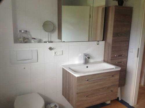 S_hisli Ferienhaus Neuenburg _ Per