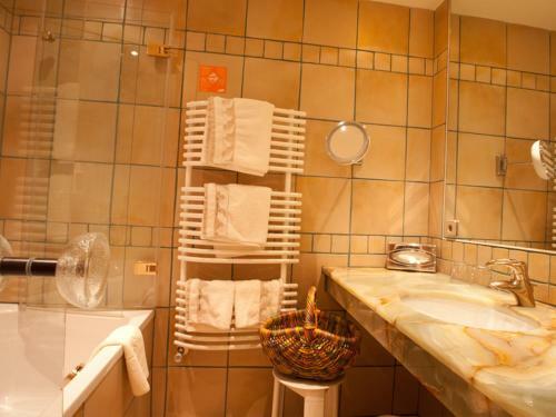 Harmony's Hotel Pr�gant