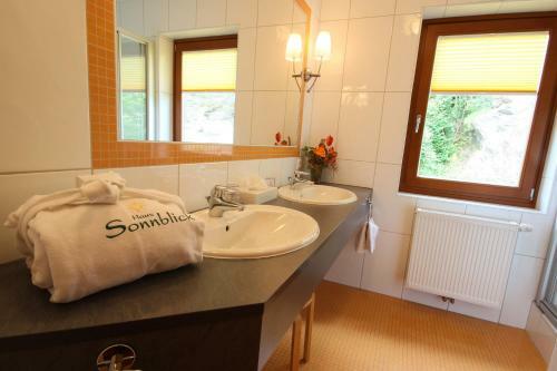 Hostal Hotel Garni Haus Sonnblick