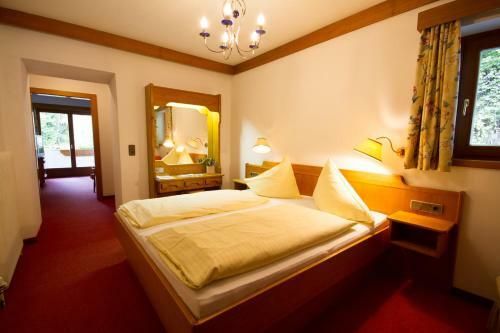 Hostal Hotel Garni Haus Sonnblick