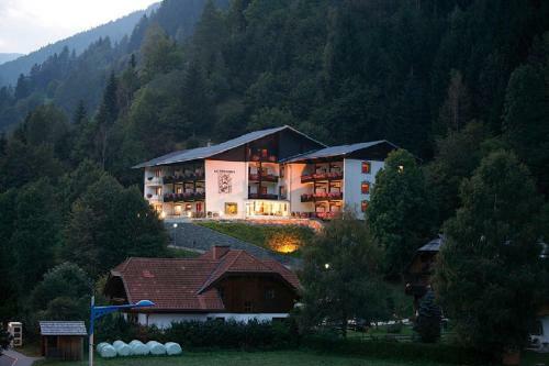 Hostal Hotel Garni Haus Sonnblick