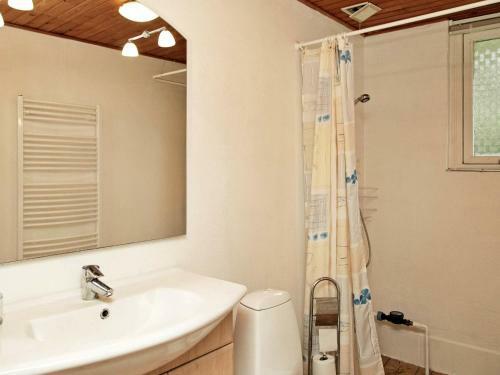 Three-bedroom Holiday Home In Humble 12