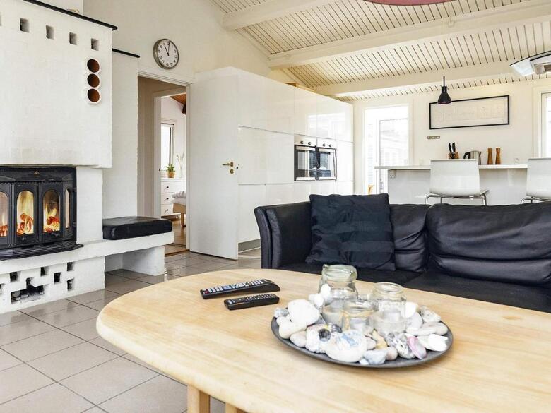 Six-bedroom Holiday Home In Humble