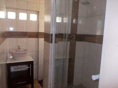 Hostal All Are Welcome Guest House