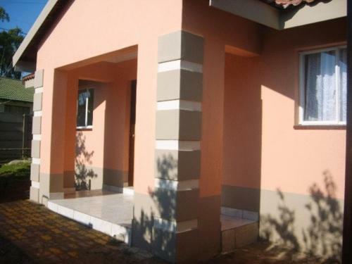 Hostal All Are Welcome Guest House