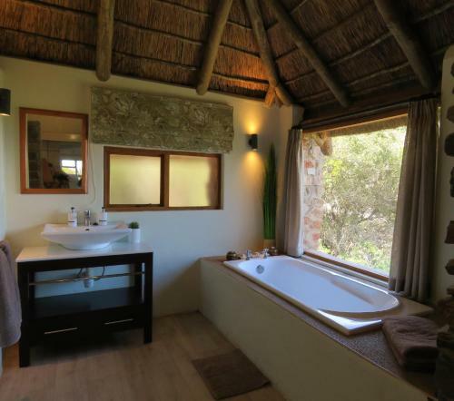 Woodbury Lodge ? Amakhala Game Reserve