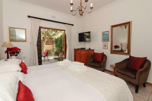 Hostal A Tuscan Villa Guest House