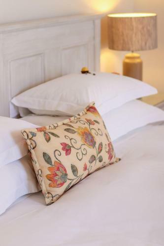 Hostal A Tuscan Villa Guest House