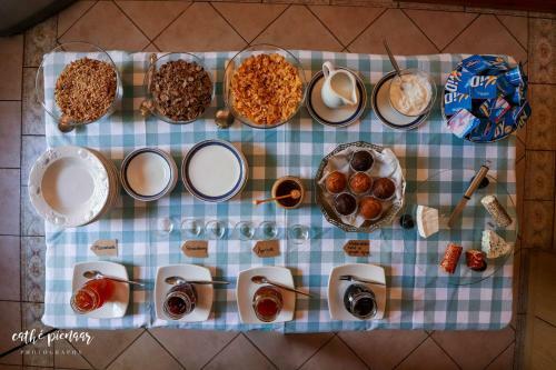 Hostal A Tuscan Villa Guest House