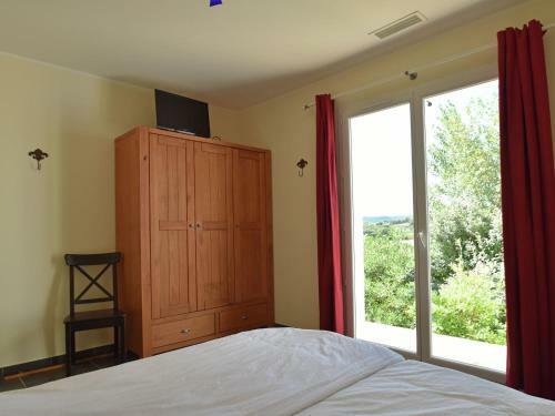 Charming Villa In Escales With Jacuzzi