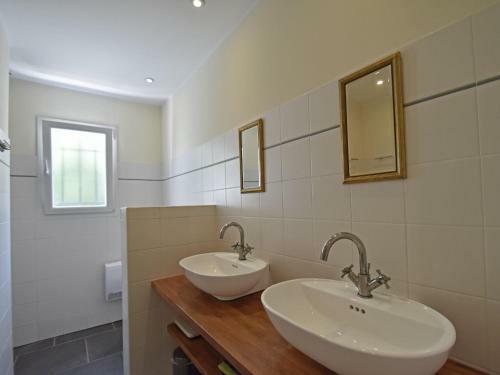 Charming Villa In Escales With Jacuzzi