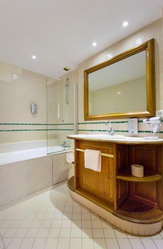 Hotel Logis H�tel Etchema�t�