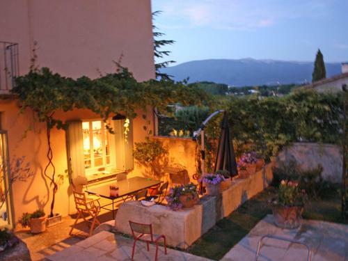 Comfortable Holiday Home In Mormoiron With Private Pool