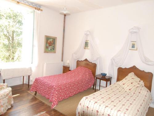 Upscale Mansion In Neuffons With Swimming Pool And Garden