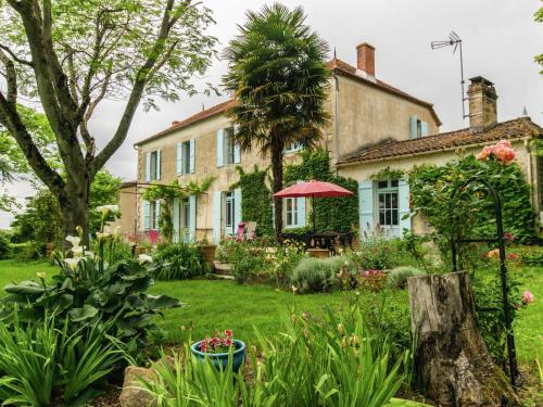 Upscale Mansion In Neuffons With Swimming Pool And Garden