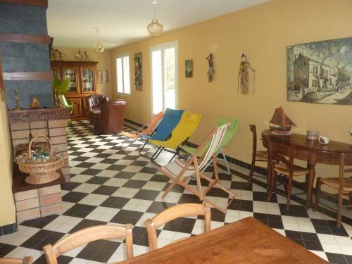 Comfortable Villa On Lake In Roybon