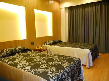 Charoen Hotel