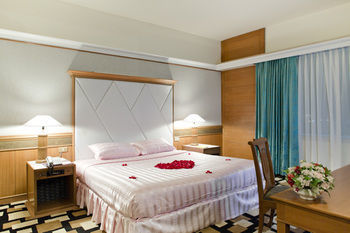 Charoen Hotel