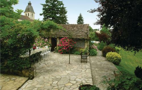 Thirteen-bedroom Holiday Home In St. Medard de Mussidan