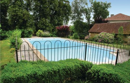 Thirteen-bedroom Holiday Home In St. Medard de Mussidan