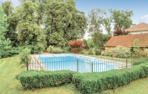 Thirteen-bedroom Holiday Home In St. Medard de Mussidan