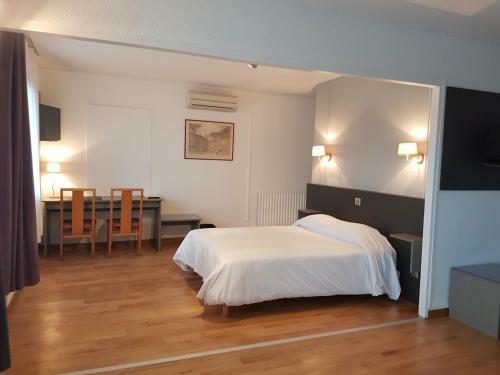 Hotel H�tel Restaurant Les Bruy�res