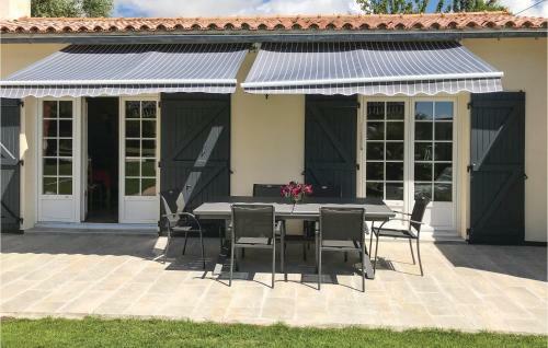 Three-bedroom Holiday Home In St. Michel En L'herm