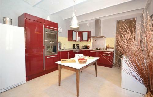 Four-bedroom Holiday Home In Sauzet