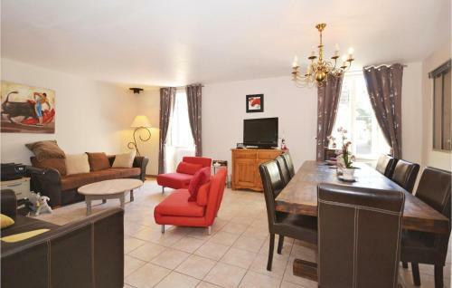 Four-bedroom Holiday Home In Sauzet