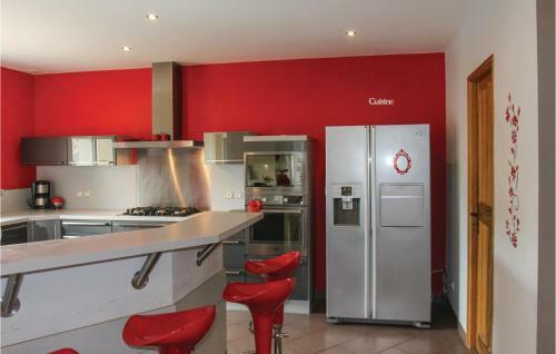 Five-bedroom Holiday Home In Sorgues