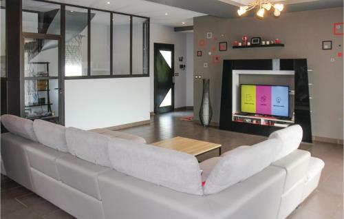 Five-bedroom Holiday Home In Sorgues