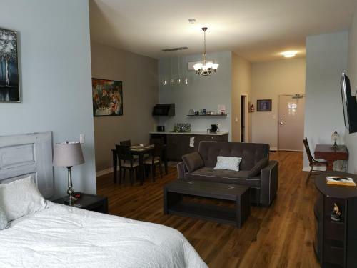 Apartamento Canalside Restaurant, Inn & Kitchen Store