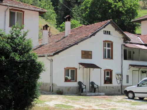 Petleto Houses