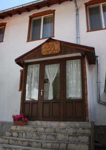 Petleto Houses