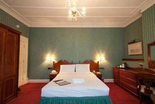 Albany Hotel