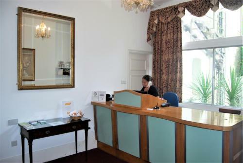 Albany Hotel