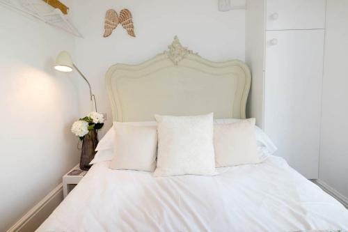 Bright & Stylish 2 Bed 1st Floor Apartment